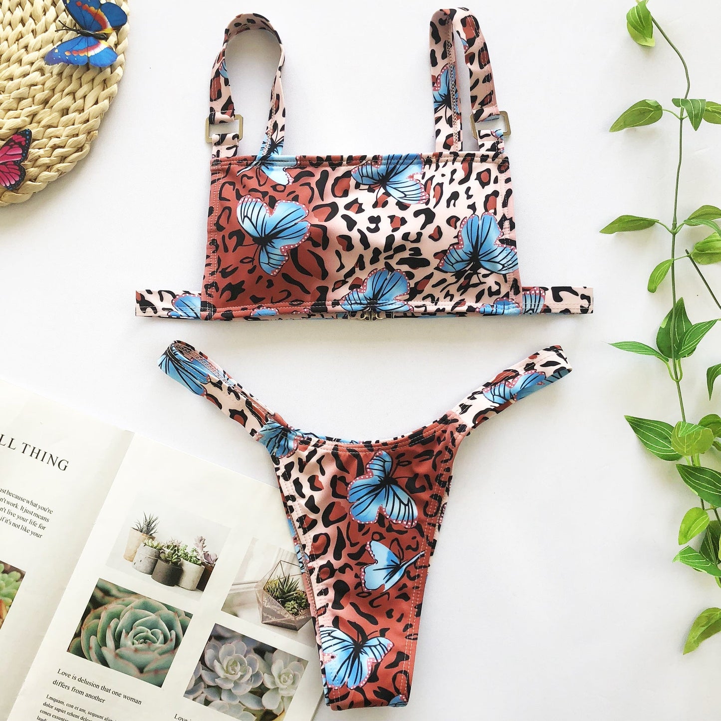 Bikini a fascia leopardato con farfalla